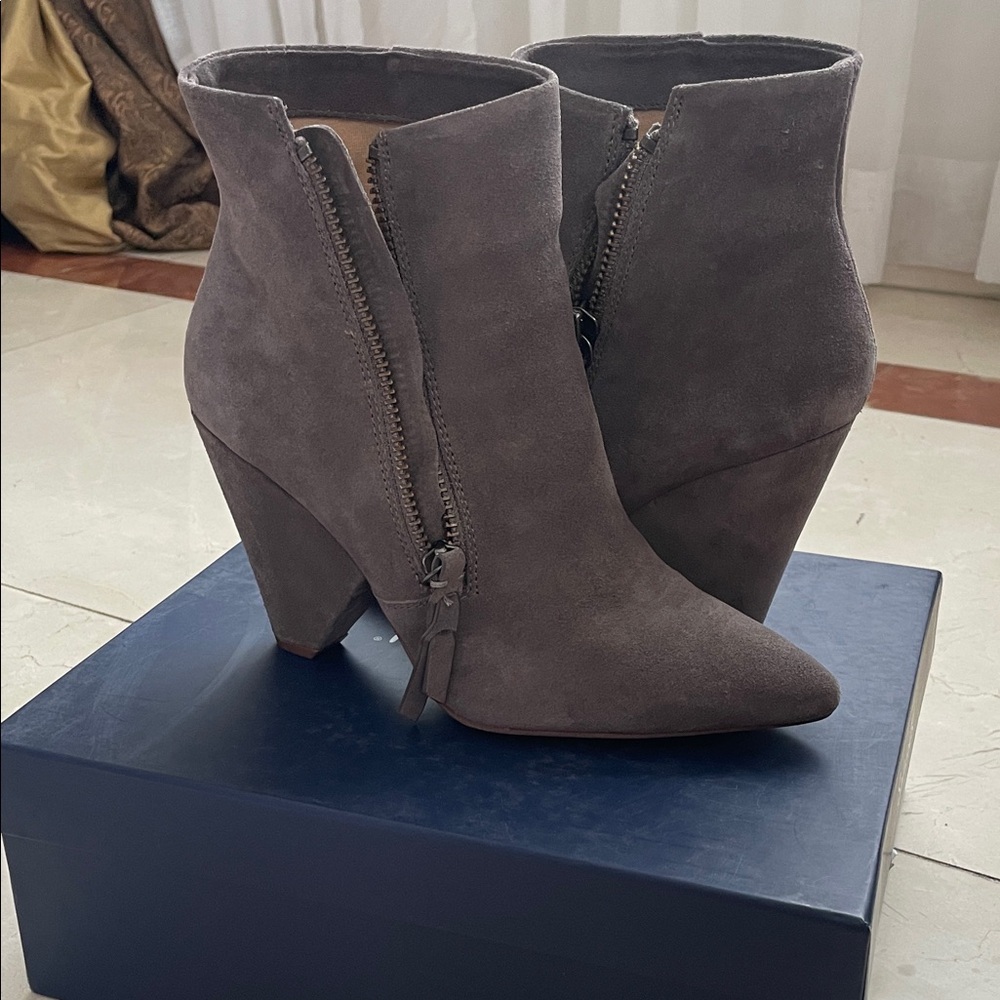 SPLENDID Gray Suede Ankle Boots LIKE NEW 9.5